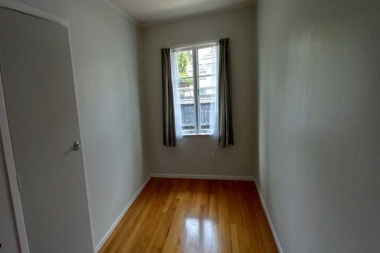 Photo of property in 512 Te Atatu Road, Te Atatu Peninsula, Auckland, 0610