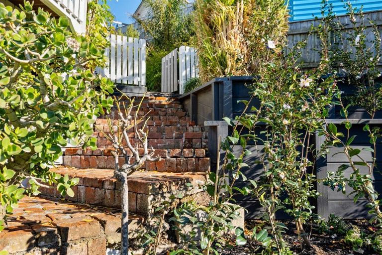Photo of property in 6 Fitzroy Road, Bluff Hill, Napier, 4110