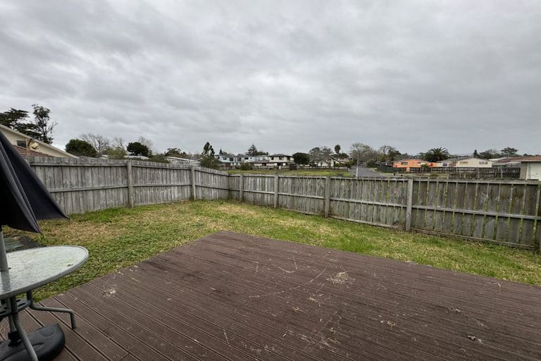 Photo of property in 37 Clover Drive, Henderson, Auckland, 0610