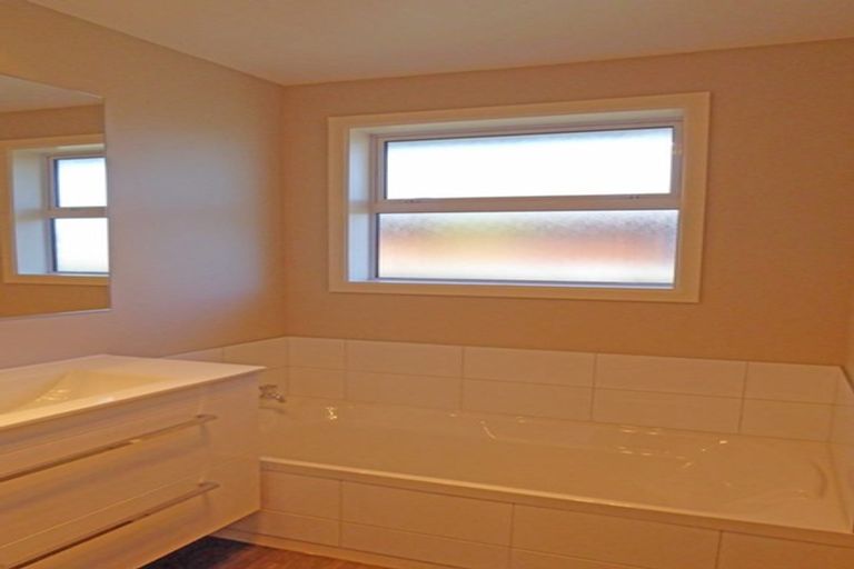 Photo of property in 57 Denise Crescent, Hornby, Christchurch, 8042