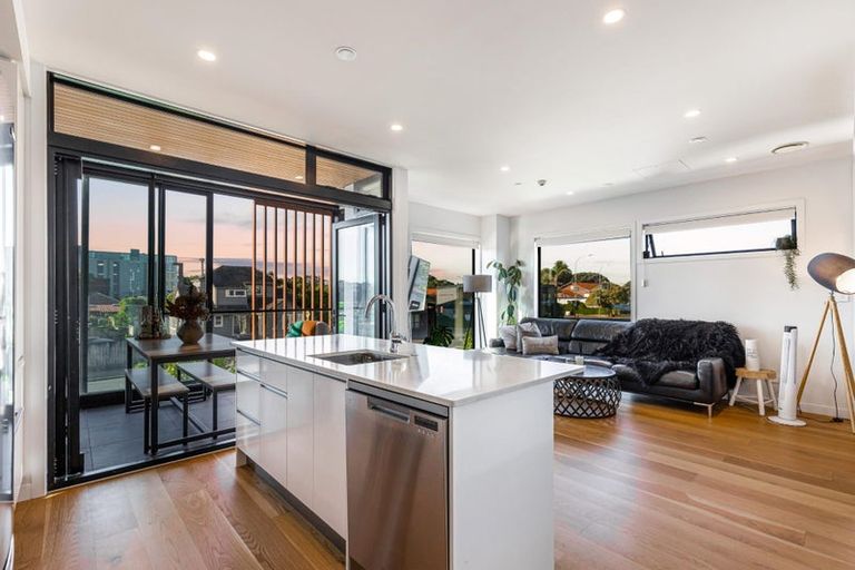 Photo of property in Frank Sargeson Apts, 103/80 Anzac Street, Takapuna, Auckland, 0622