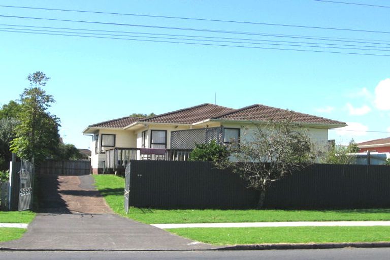 Photo of property in 48 Beach Road, Te Atatu Peninsula, Auckland, 0610