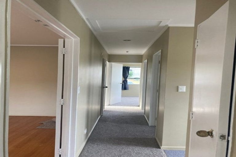 Photo of property in 15 Loughanure Place, Massey, Auckland, 0614