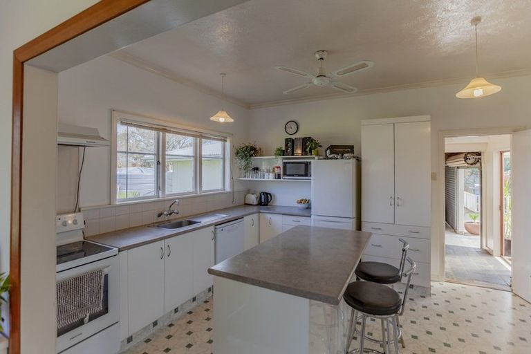 Photo of property in 2070 State Highway 2, Waipukurau, 4285