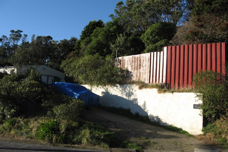 Photo of property in 23 Miles Crescent, Newlands, Wellington, 6037