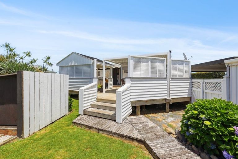 Photo of property in 6 Vela Place, Clarks Beach, 2122
