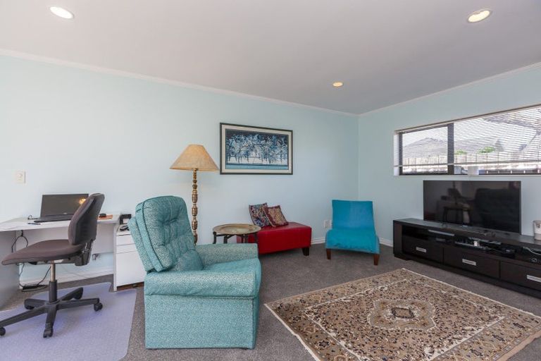 Photo of property in 5 Kotuku Drive, Paraparaumu Beach, Paraparaumu, 5032