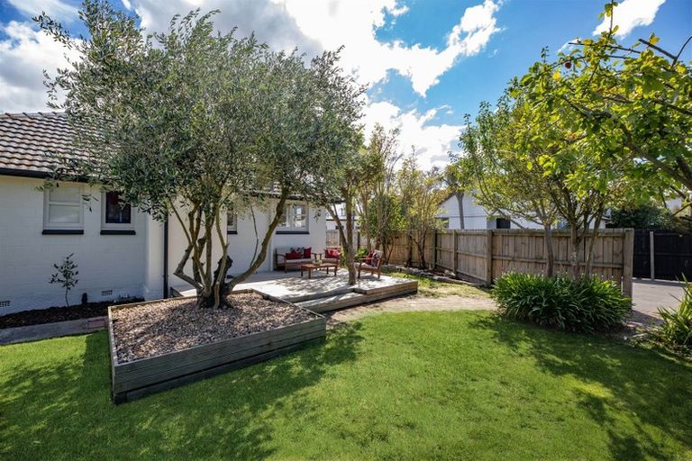 Photo of property in 124 Mcfaddens Road, St Albans, Christchurch, 8052