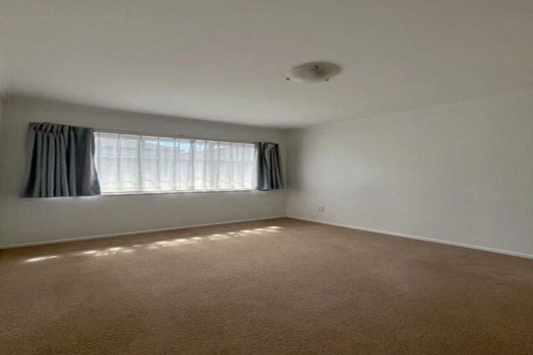 Photo of property in 43 Frank Nobilo Drive, Golflands, Auckland, 2013