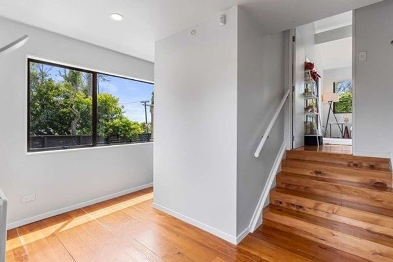 Photo of property in 2/4 Catrina Avenue, Birkenhead, Auckland, 0626