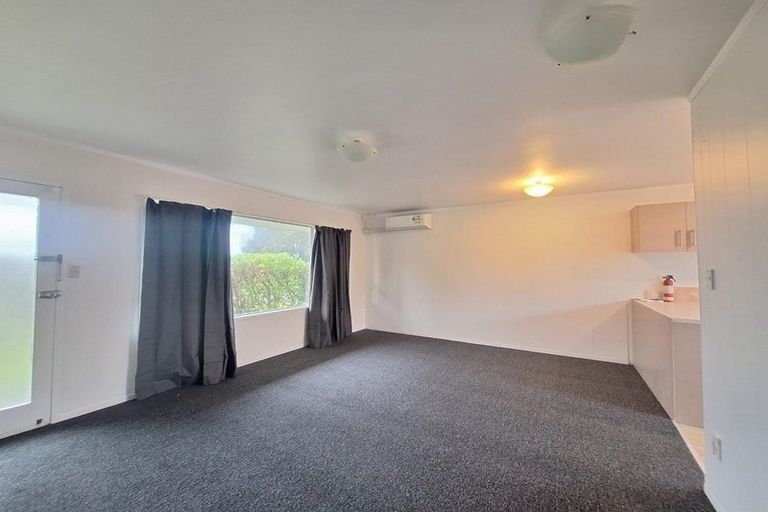 Photo of property in 1/468 Swanson Road, Ranui, Auckland, 0612