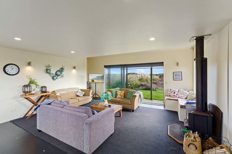 Photo of property in 80 Reay Mackay Grove, Waikawa Beach, Manakau, 5573