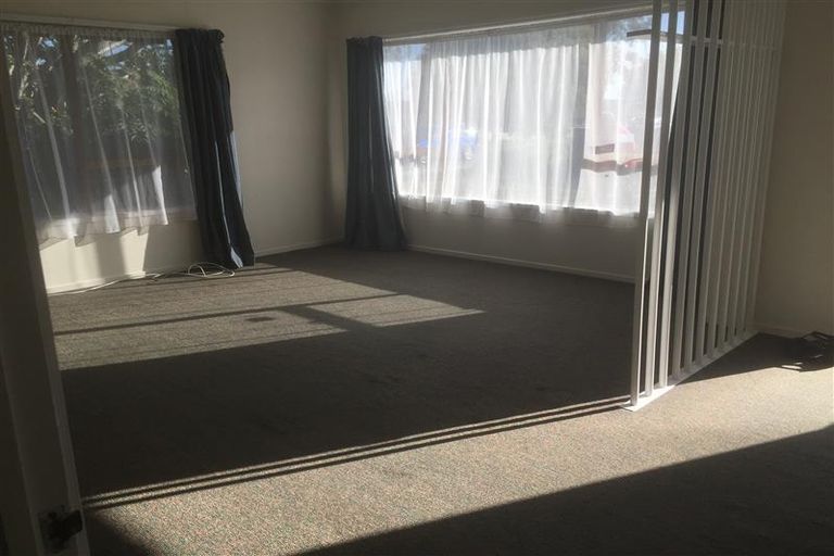 Photo of property in 1/65 Edmonton Road, Henderson, Auckland, 0612