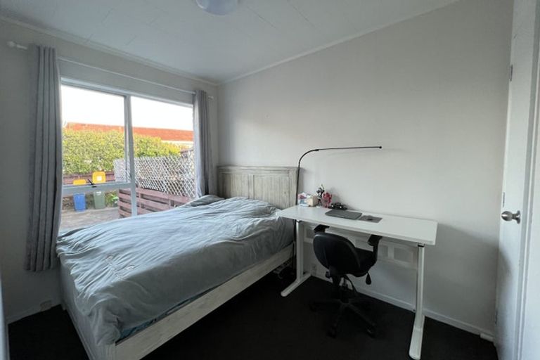 Photo of property in 2/40 Blacklock Avenue, Henderson, Auckland, 0612