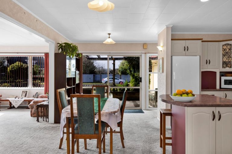 Photo of property in 16 Hunter Street, Hawera, 4610