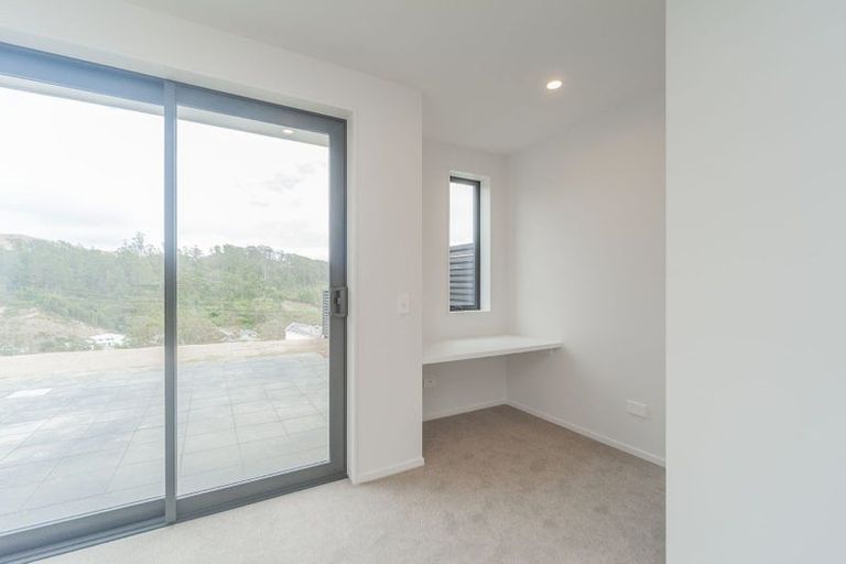 Photo of property in 32 Turtleback Avenue, Whitby, 5024