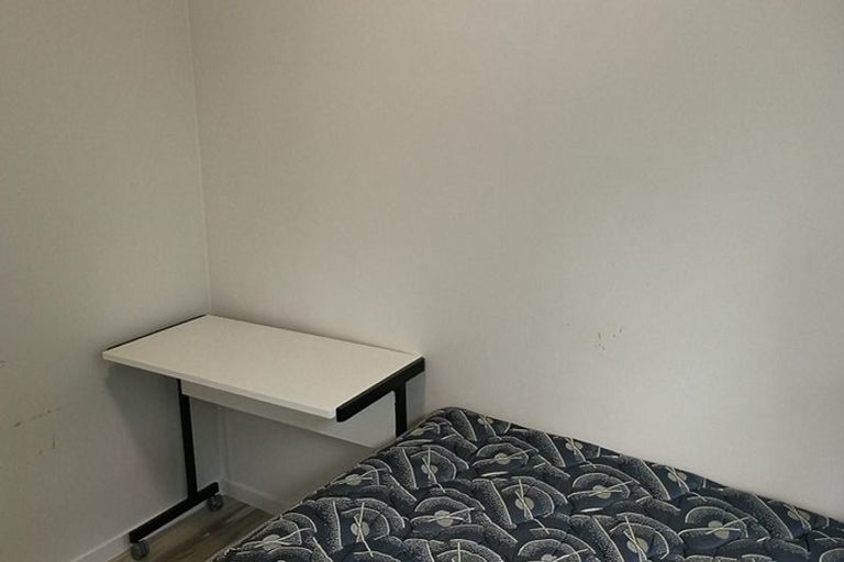 Photo of property in 41 Yeovil Road, Te Atatu Peninsula, Auckland, 0610