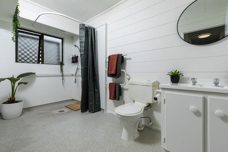 Photo of property in 2/248 Birkdale Road, Birkdale, Auckland, 0626