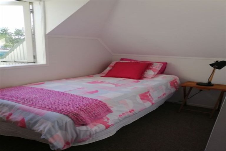 Photo of property in 6 Murray Road, Te Atatu Peninsula, Auckland, 0610