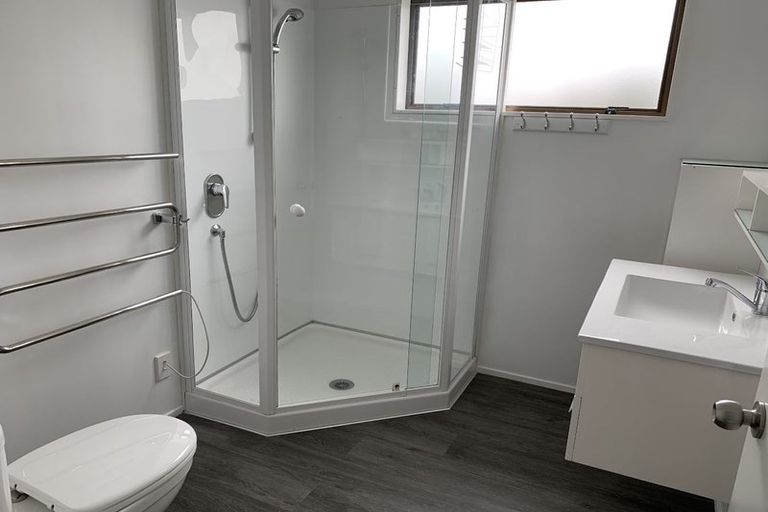 Photo of property in 23a Melandra Road, Stanmore Bay, Whangaparaoa, 0932