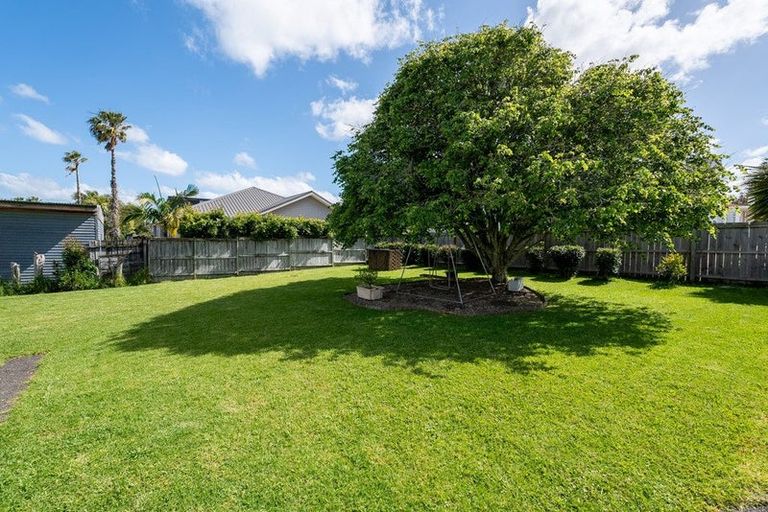 Photo of property in 1/7 Rewarewa Road, Te Atatu Peninsula, Auckland, 0610