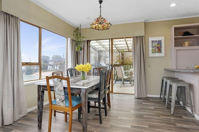 Photo of property in 25 Cyclarama Crescent, Massey, Auckland, 0614