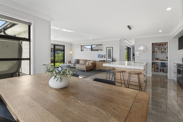 Photo of property in 17 Charlotte Drive, Omokoroa, 3114