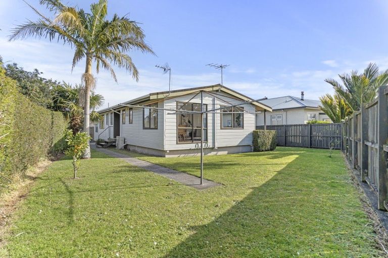 Photo of property in 247 Tukapa Street, Westown, New Plymouth, 4310