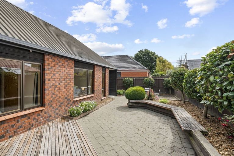 Photo of property in 2/8 Cricklewood Place, Avonhead, Christchurch, 8042