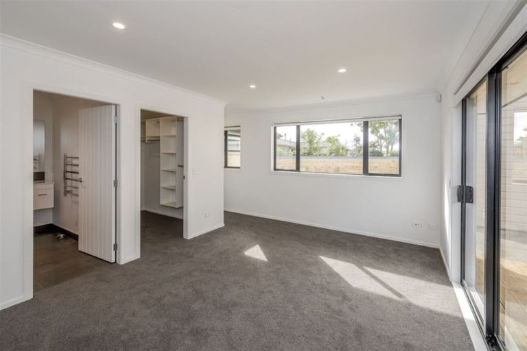 Photo of property in 42 Featherston Street, Levin, 5510