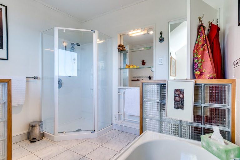Photo of property in 2/3 Lighthouse Road, Bluff Hill, Napier, 4110