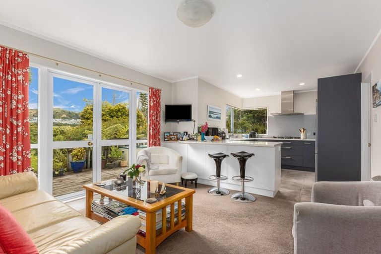 Photo of property in 21 Saunders Close, Whitby, Porirua, 5024