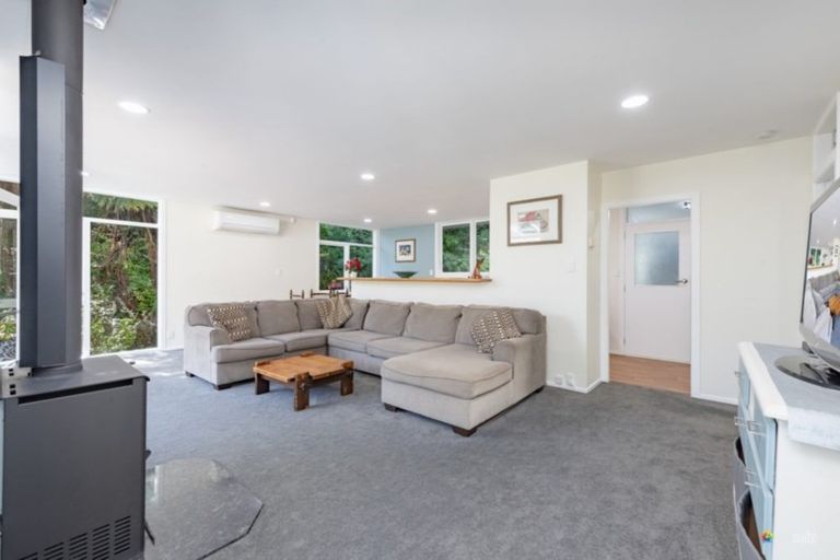 Photo of property in 15 Elmslie Road, Pinehaven, Upper Hutt, 5019