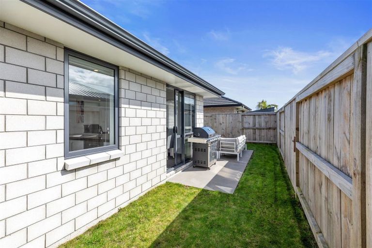 Photo of property in 44 Hills View Drive, Papamoa, 3118
