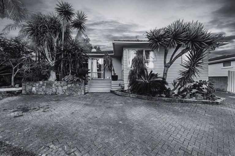 Photo of property in 26 Hartley Terrace, Massey, Auckland, 0614