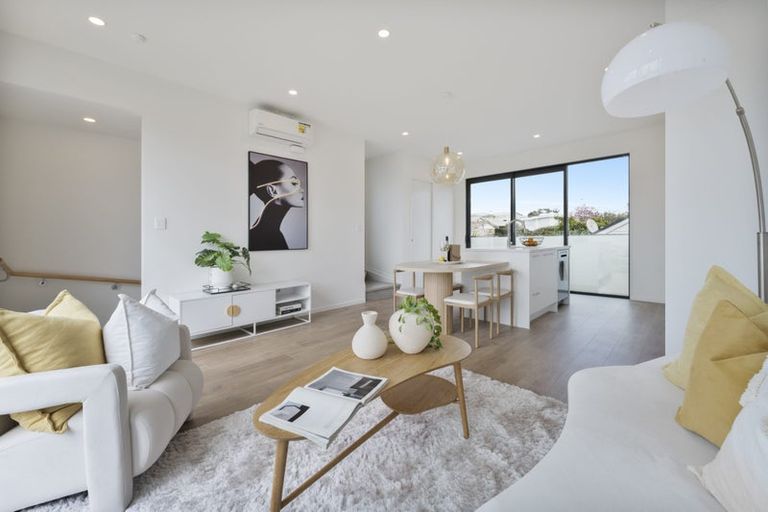 Photo of property in 8/6 Shakespeare Road, Milford, Auckland, 0620