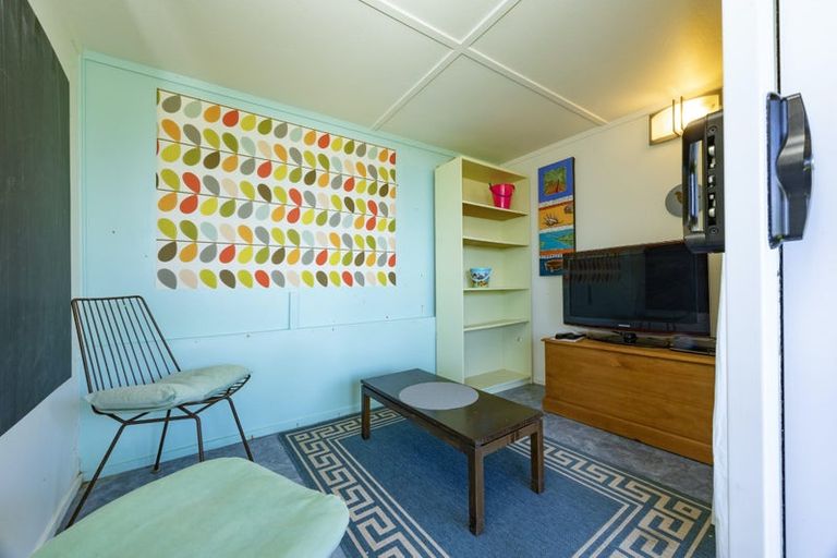 Photo of property in 54 Rayner Road, Piha, 0772
