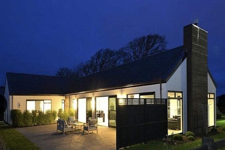 Photo of property in 1 Oaks Drive, Lincoln, 7608