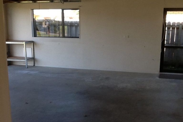 Photo of property in 17 Newinn Crescent, East Tamaki Heights, Auckland, 2016