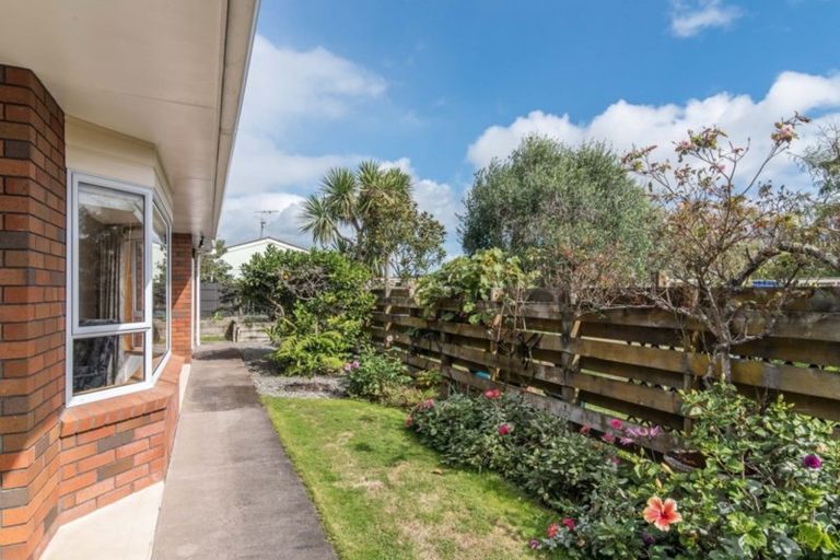 Photo of property in 64 Kapanui Road, Waikanae, 5036