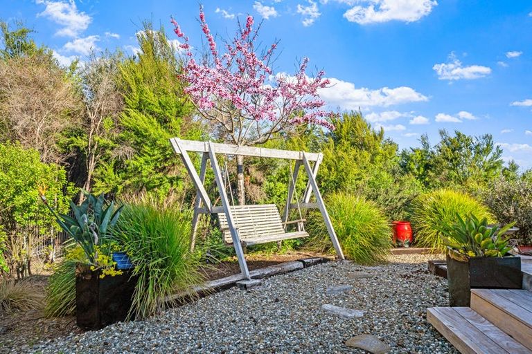 Photo of property in 21 Laguna Place, Matakatia, Whangaparaoa, 0930