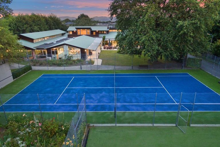 Photo of property in 280 Queen Elizabeth Ii Drive, Mairehau, Christchurch, 8052