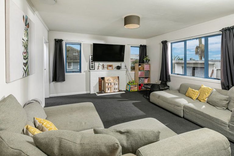 Photo of property in 17 Garelja Road, Henderson, Auckland, 0612