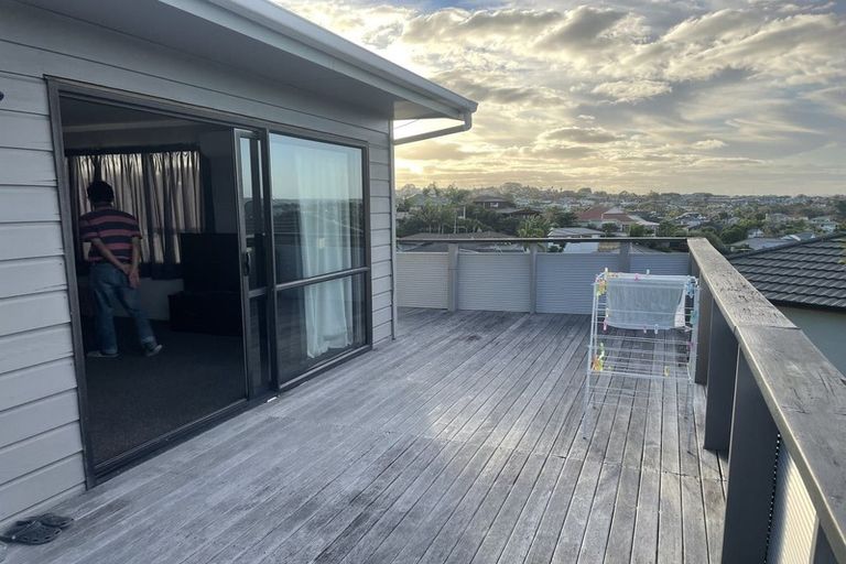 Photo of property in 136 Luckens Road, West Harbour, Auckland, 0618