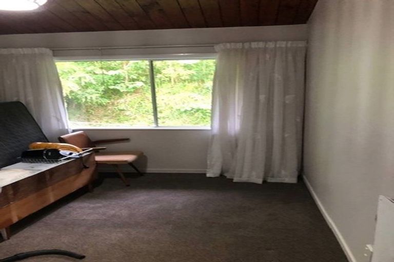 Photo of property in 37 Singers Road, Korokoro, Lower Hutt, 5012