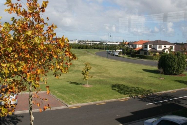 Photo of property in 23 Cambrian Crescent, Flat Bush, Auckland, 2016