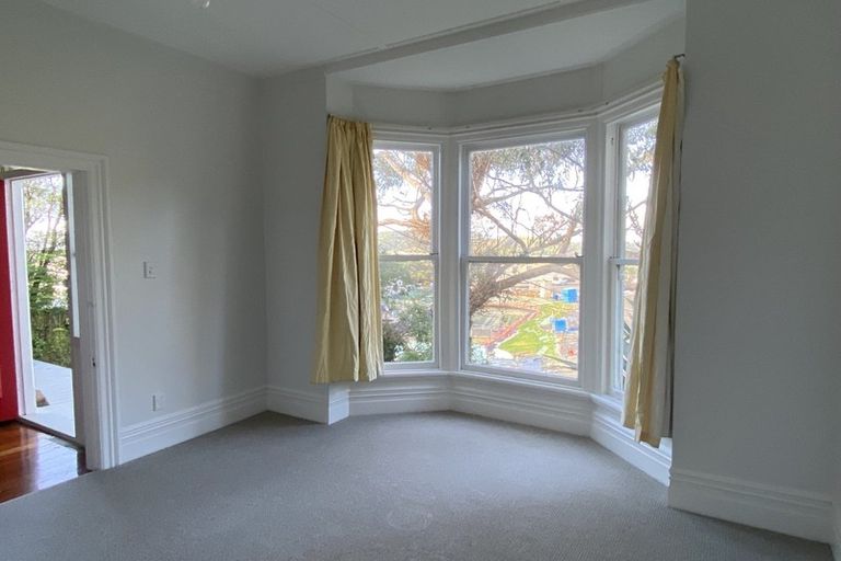 Photo of property in 98 Rolleston Street, Mount Cook, Wellington, 6021