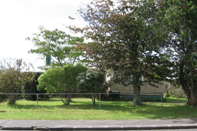 Photo of property in 28 Ozich Avenue, Te Atatu South, Auckland, 0610