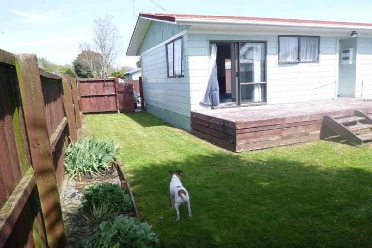 Photo of property in 2/24 Station Road, Takanini, 2112