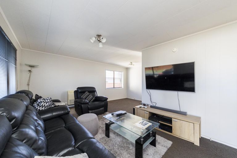 Photo of property in 31 Peter Hall Drive, Kelvin Grove, Palmerston North, 4414